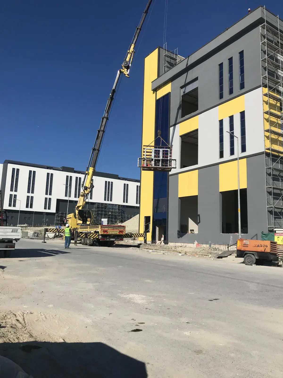 Lastik tekerlekli vinçler